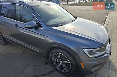 Внедорожник / Кроссовер Volkswagen Tiguan 2017 в 