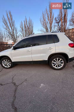 Внедорожник / Кроссовер Volkswagen Tiguan 2016 в 