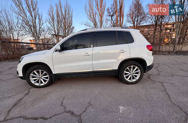 Внедорожник / Кроссовер Volkswagen Tiguan 2016 в 