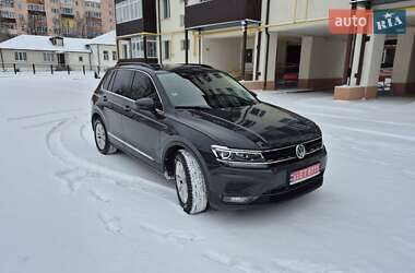 Внедорожник / Кроссовер Volkswagen Tiguan 2018 в Ромнах