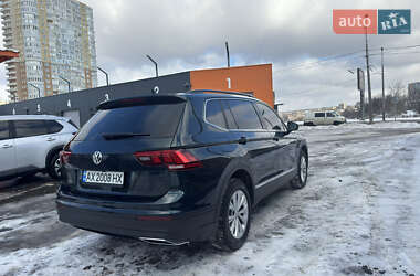 Внедорожник / Кроссовер Volkswagen Tiguan 2018 в 