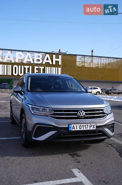 Внедорожник / Кроссовер Volkswagen Tiguan 2022 в Киеве