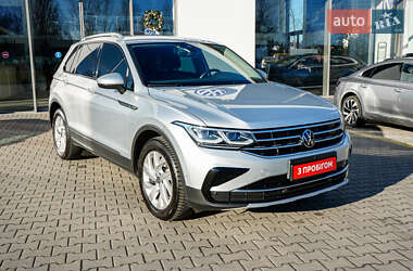 Внедорожник / Кроссовер Volkswagen Tiguan 2022 в Житомире