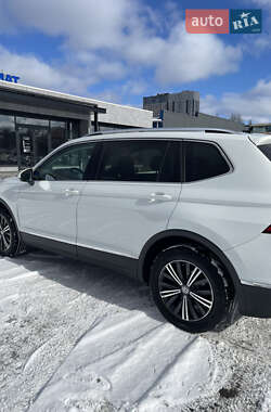 Внедорожник / Кроссовер Volkswagen Tiguan 2019 в Киеве