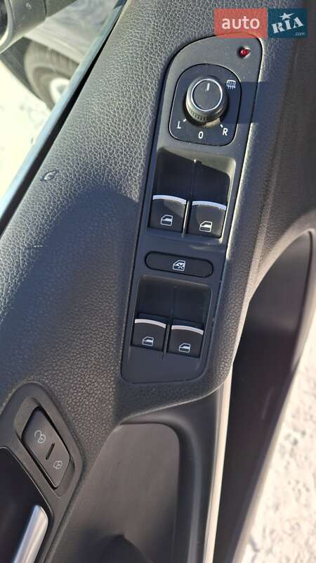 Внедорожник / Кроссовер Volkswagen Tiguan 2015 в Ворзеле