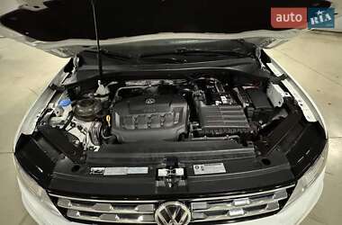 Позашляховик / Кросовер Volkswagen Tiguan 2019 в 
