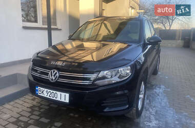 Внедорожник / Кроссовер Volkswagen Tiguan 2015 в Ровно