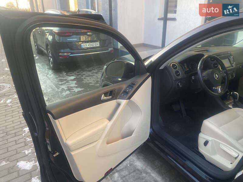 Внедорожник / Кроссовер Volkswagen Tiguan 2015 в Ровно