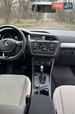 Внедорожник / Кроссовер Volkswagen Tiguan 2019 в 