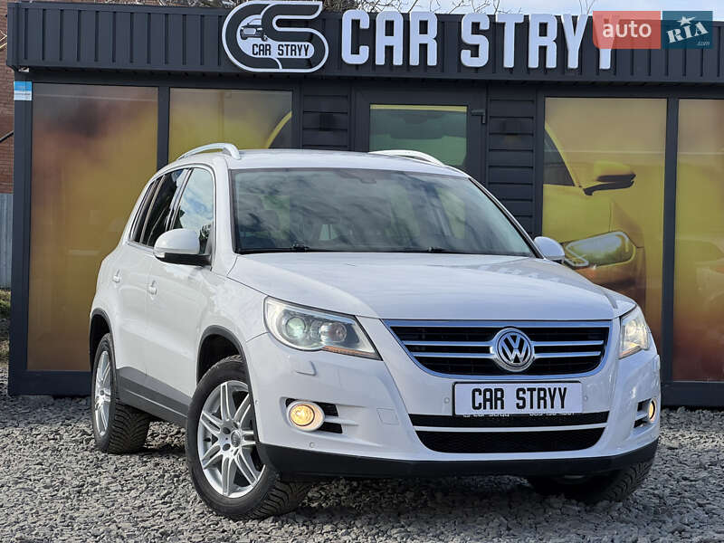 Внедорожник / Кроссовер Volkswagen Tiguan 2010 в 
