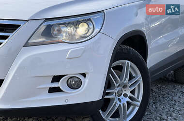 Внедорожник / Кроссовер Volkswagen Tiguan 2010 в 