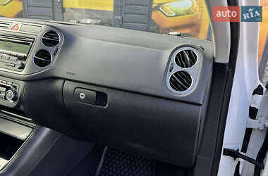 Внедорожник / Кроссовер Volkswagen Tiguan 2010 в 