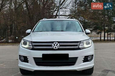 Позашляховик / Кросовер Volkswagen Tiguan 2015 в 
