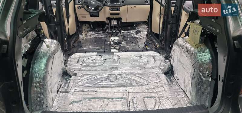 Внедорожник / Кроссовер Volkswagen Tiguan 2012 в Черновцах