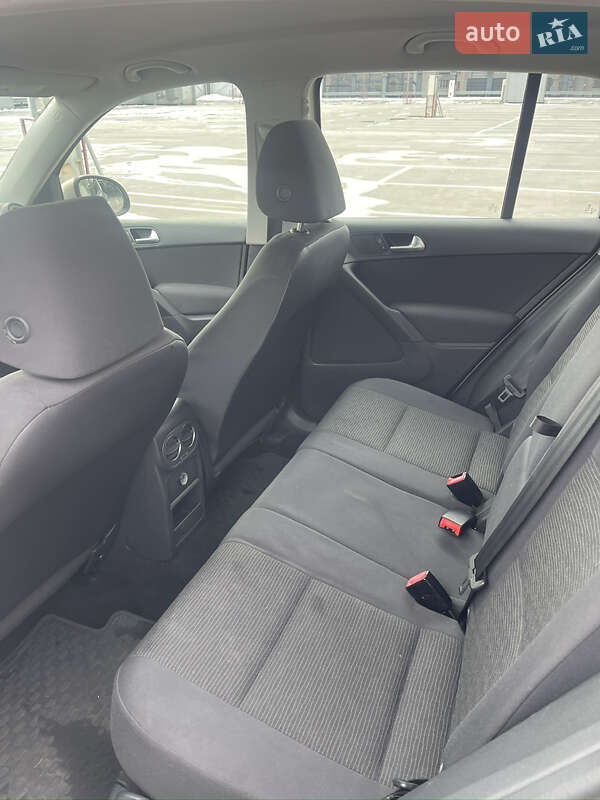 Позашляховик / Кросовер Volkswagen Tiguan 2015 в Києві