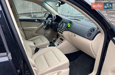 Внедорожник / Кроссовер Volkswagen Tiguan 2016 в 