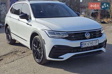 Внедорожник / Кроссовер Volkswagen Tiguan 2022 в Ровно