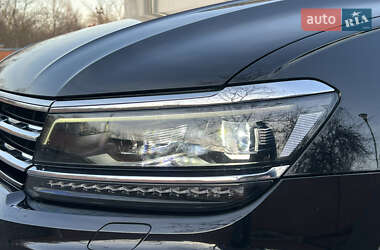 Внедорожник / Кроссовер Volkswagen Tiguan 2017 в 