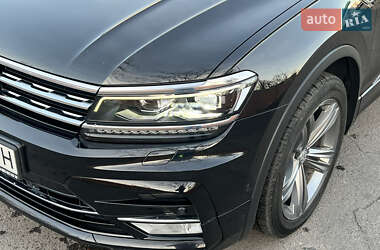 Внедорожник / Кроссовер Volkswagen Tiguan 2017 в 