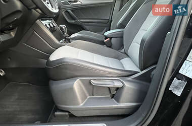 Внедорожник / Кроссовер Volkswagen Tiguan 2017 в 