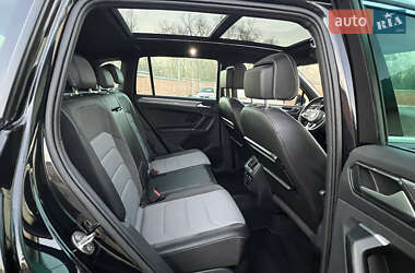 Внедорожник / Кроссовер Volkswagen Tiguan 2017 в 