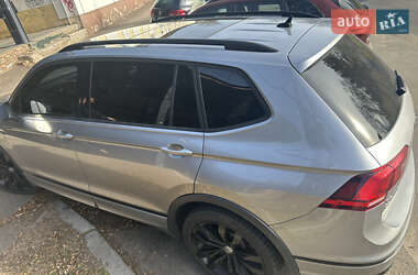 Внедорожник / Кроссовер Volkswagen Tiguan 2019 в 