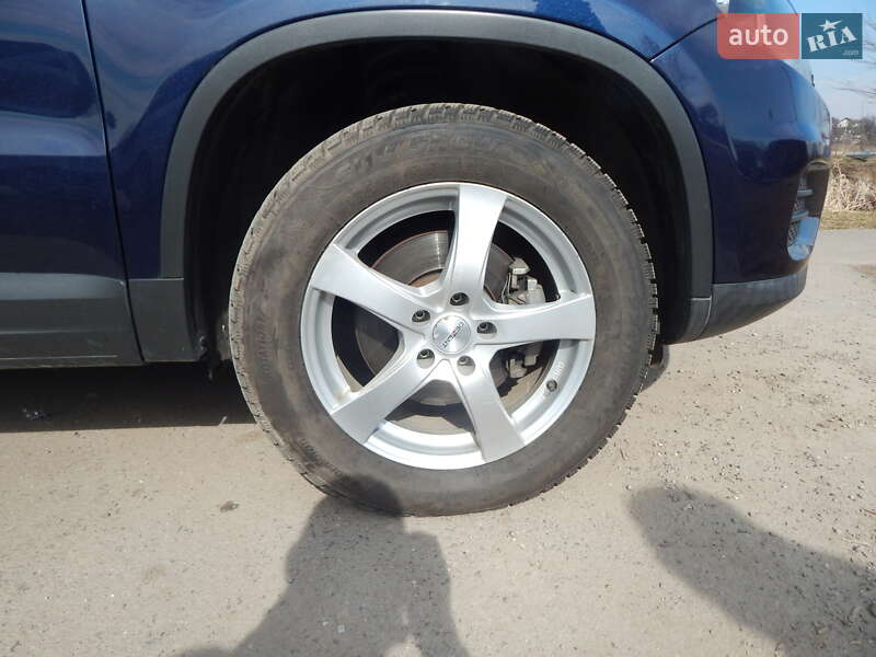 Внедорожник / Кроссовер Volkswagen Tiguan 2015 в Калуше