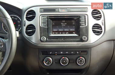 Внедорожник / Кроссовер Volkswagen Tiguan 2015 в 