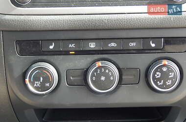 Внедорожник / Кроссовер Volkswagen Tiguan 2015 в 