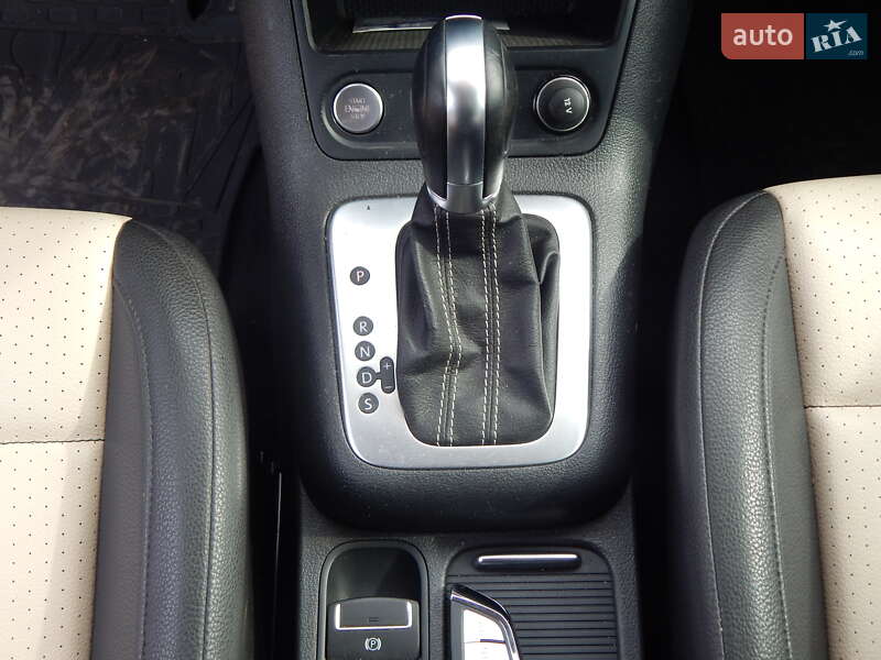 Внедорожник / Кроссовер Volkswagen Tiguan 2015 в Калуше