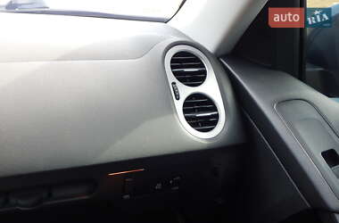 Внедорожник / Кроссовер Volkswagen Tiguan 2015 в 