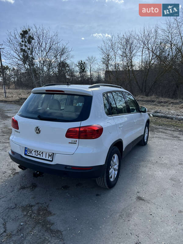 Позашляховик / Кросовер Volkswagen Tiguan 2015 в Ізяславі