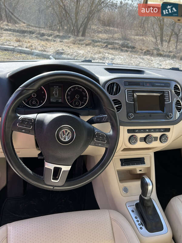 Позашляховик / Кросовер Volkswagen Tiguan 2015 в Ізяславі