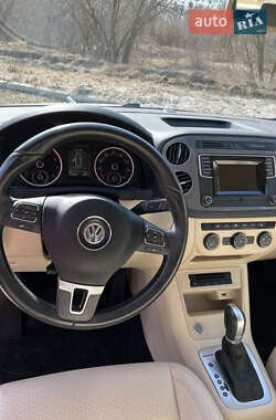 Внедорожник / Кроссовер Volkswagen Tiguan 2015 в 