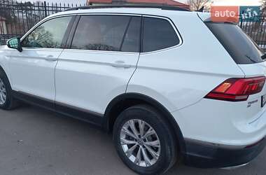 Внедорожник / Кроссовер Volkswagen Tiguan 2018 в 