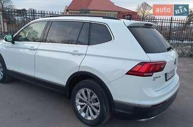 Внедорожник / Кроссовер Volkswagen Tiguan 2018 в 