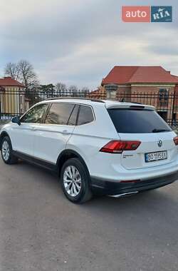 Внедорожник / Кроссовер Volkswagen Tiguan 2018 в 