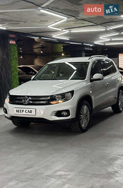 Внедорожник / Кроссовер Volkswagen Tiguan 2015 в 