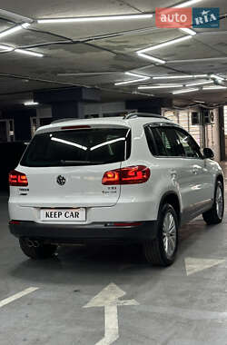 Внедорожник / Кроссовер Volkswagen Tiguan 2015 в 