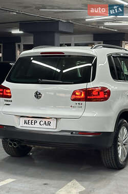 Внедорожник / Кроссовер Volkswagen Tiguan 2015 в 