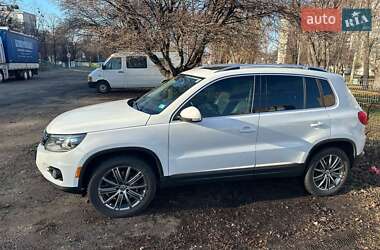 Позашляховик / Кросовер Volkswagen Tiguan 2016 в 