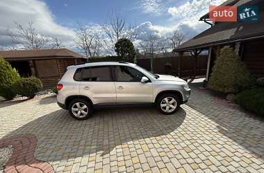 Позашляховик / Кросовер Volkswagen Tiguan 2009 в 