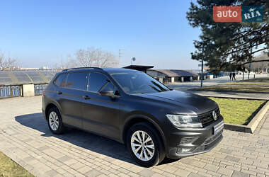Внедорожник / Кроссовер Volkswagen Tiguan 2019 в 
