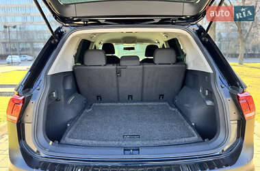 Внедорожник / Кроссовер Volkswagen Tiguan 2019 в 