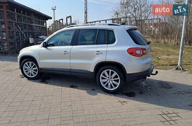 Внедорожник / Кроссовер Volkswagen Tiguan 2009 в Нововолынске