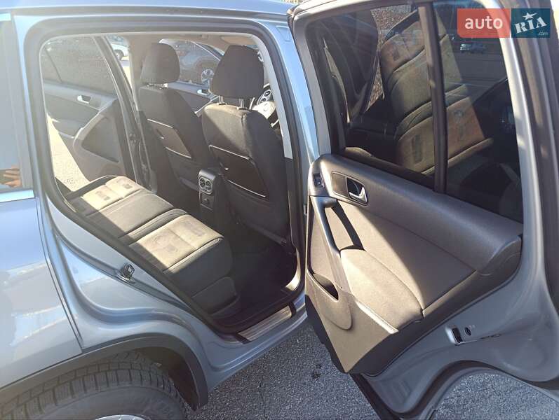 Внедорожник / Кроссовер Volkswagen Tiguan 2009 в Звягеле