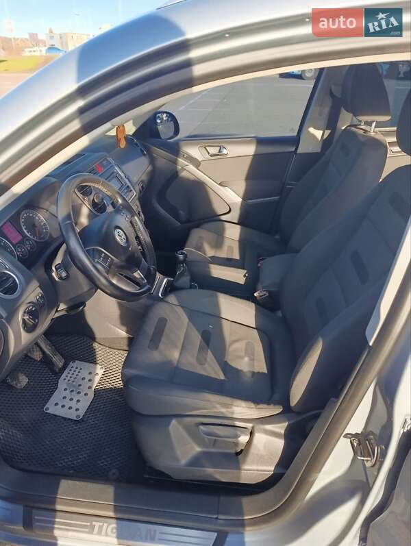 Внедорожник / Кроссовер Volkswagen Tiguan 2009 в Звягеле