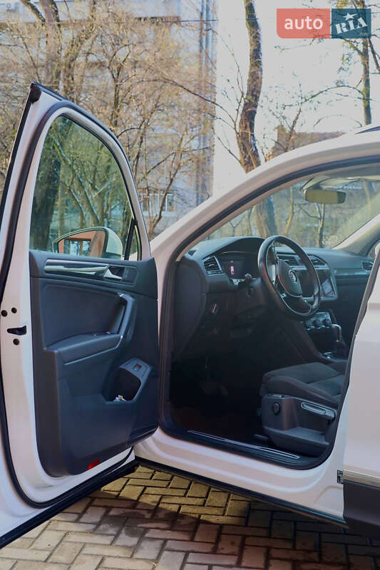Позашляховик / Кросовер Volkswagen Tiguan 2018 в Львові
