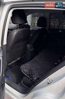 Внедорожник / Кроссовер Volkswagen Tiguan 2012 в 