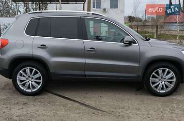 Внедорожник / Кроссовер Volkswagen Tiguan 2011 в 
